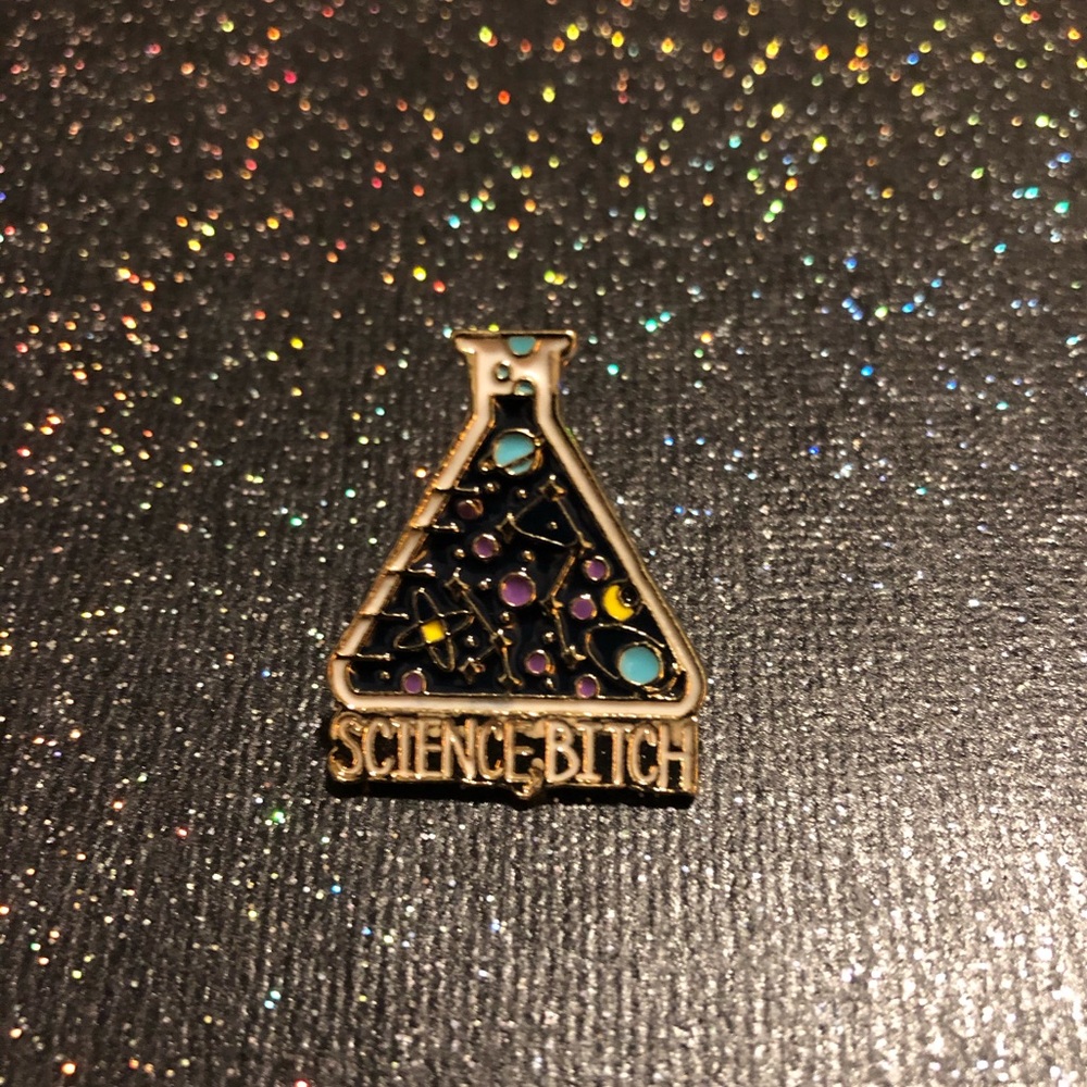 Science Beaker Enamel Pin - Picture 5 of 6